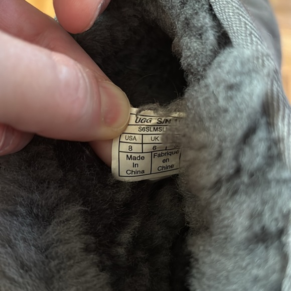 Grey Uggs size 8 - Picture 5 of 10